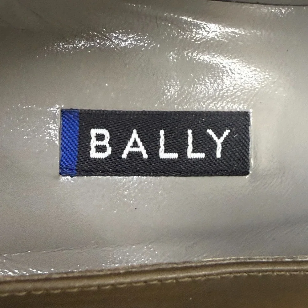 Bally Vintage 90's Pumps Fandera Olive 8 M Square Toe‎ Cap Toe Career Minimalist